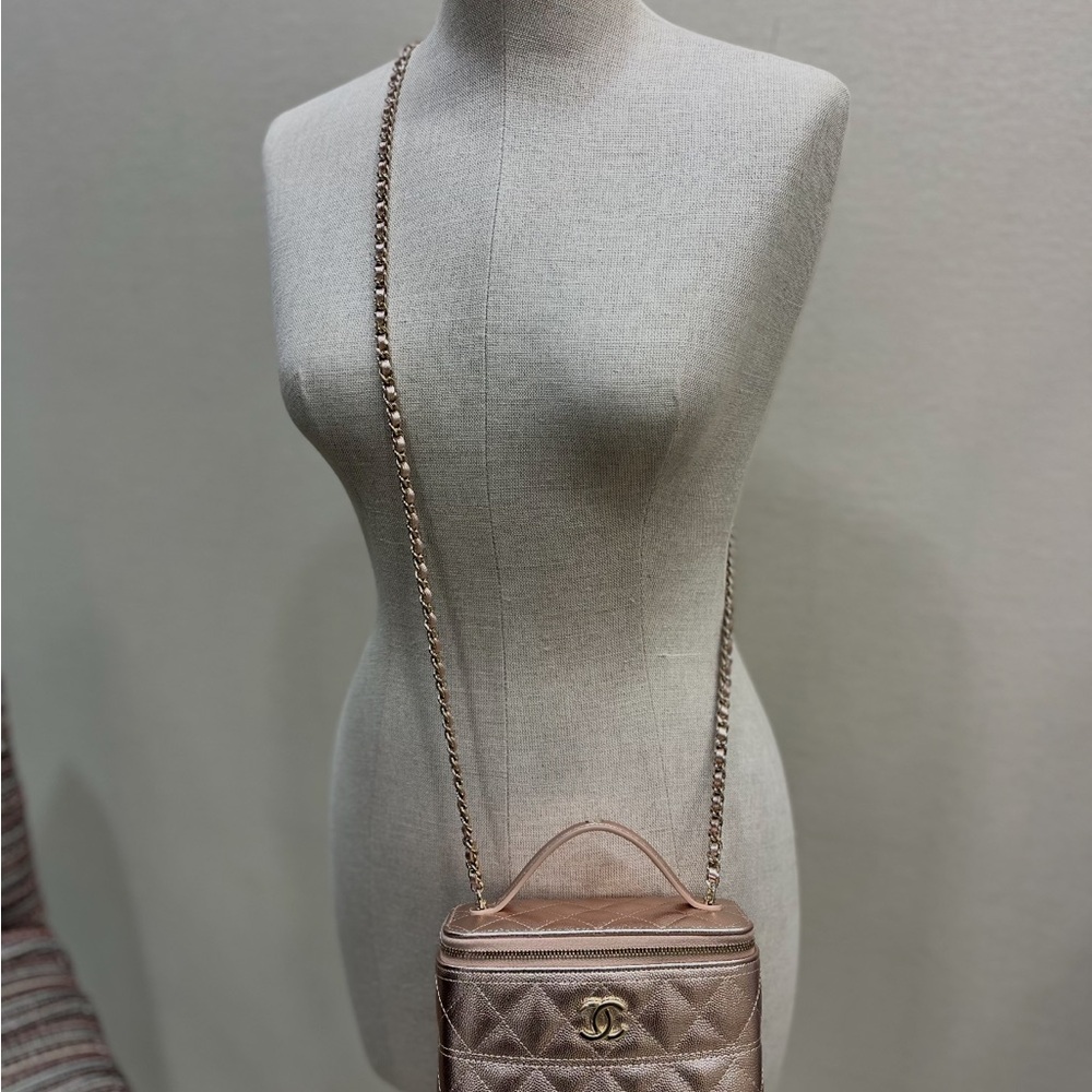 Bnib authentic Chanel Metallic rose Gold Quilted vanity bag new season - Picture 6 of 6